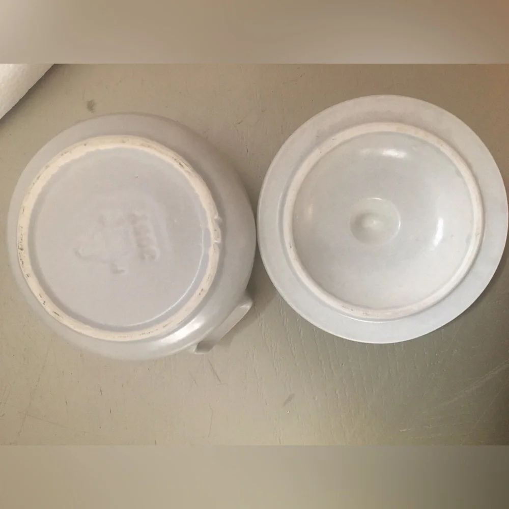 Pfaltzgraff Yorktowne 305Y‎ Individual Casserole/Chowder Bowls with Lids Pair